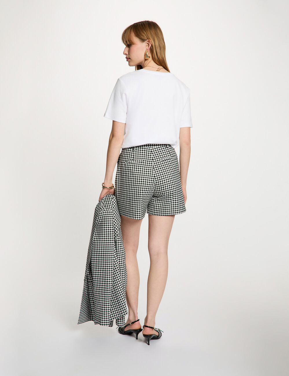 Pantal&oacute;n corto de tiro alto negro mujer