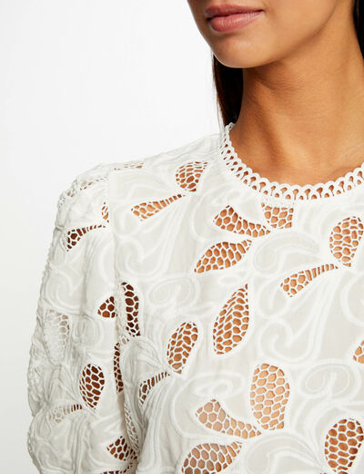 Camiseta manga corta detalles bordados crudo mujer