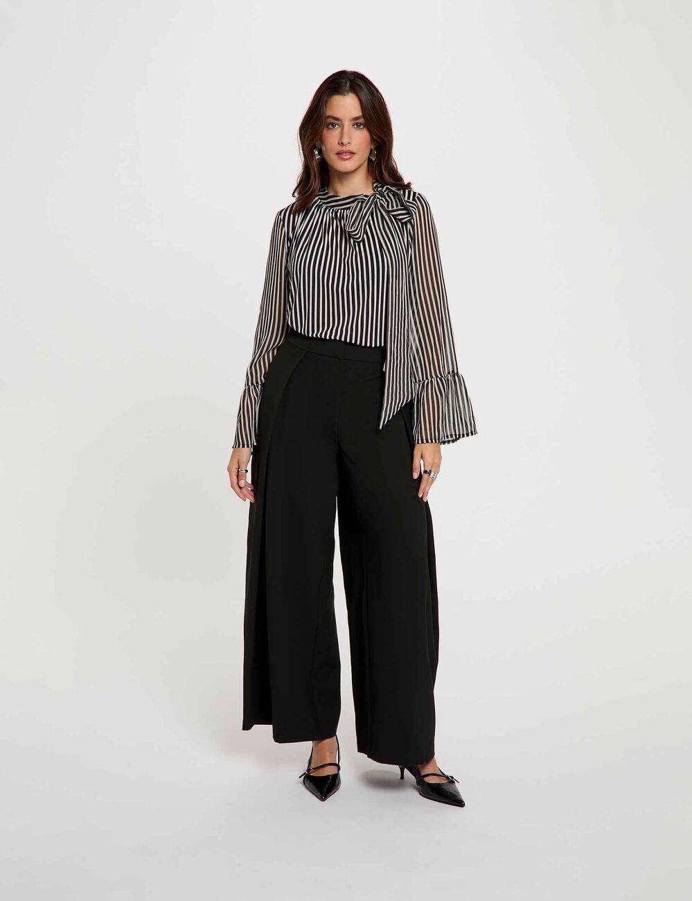Camiseta con cuello lazada negro mujer