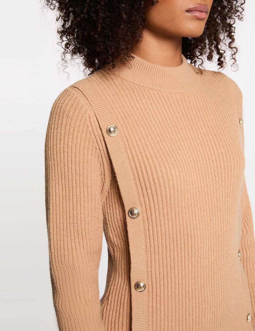 Vestido de punto corto cuello redondo beige mujer