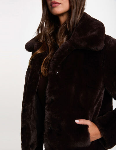 Chaqueta corta de piel sint&eacute;tica marr&oacute;n oscuro mujer