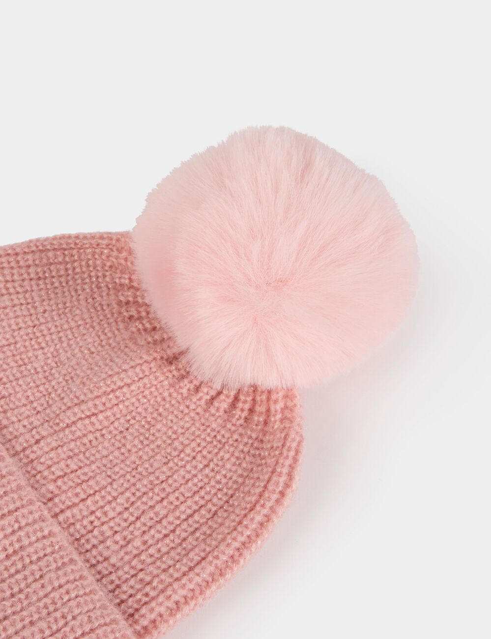 Gorro con pompon rosado polvoriento mujer