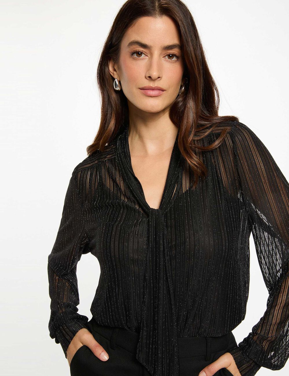Camiseta corta con cuello lazada negro mujer