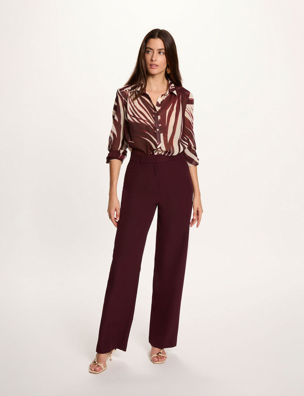Pantal&oacute;n recto con pinzas ciruela mujer