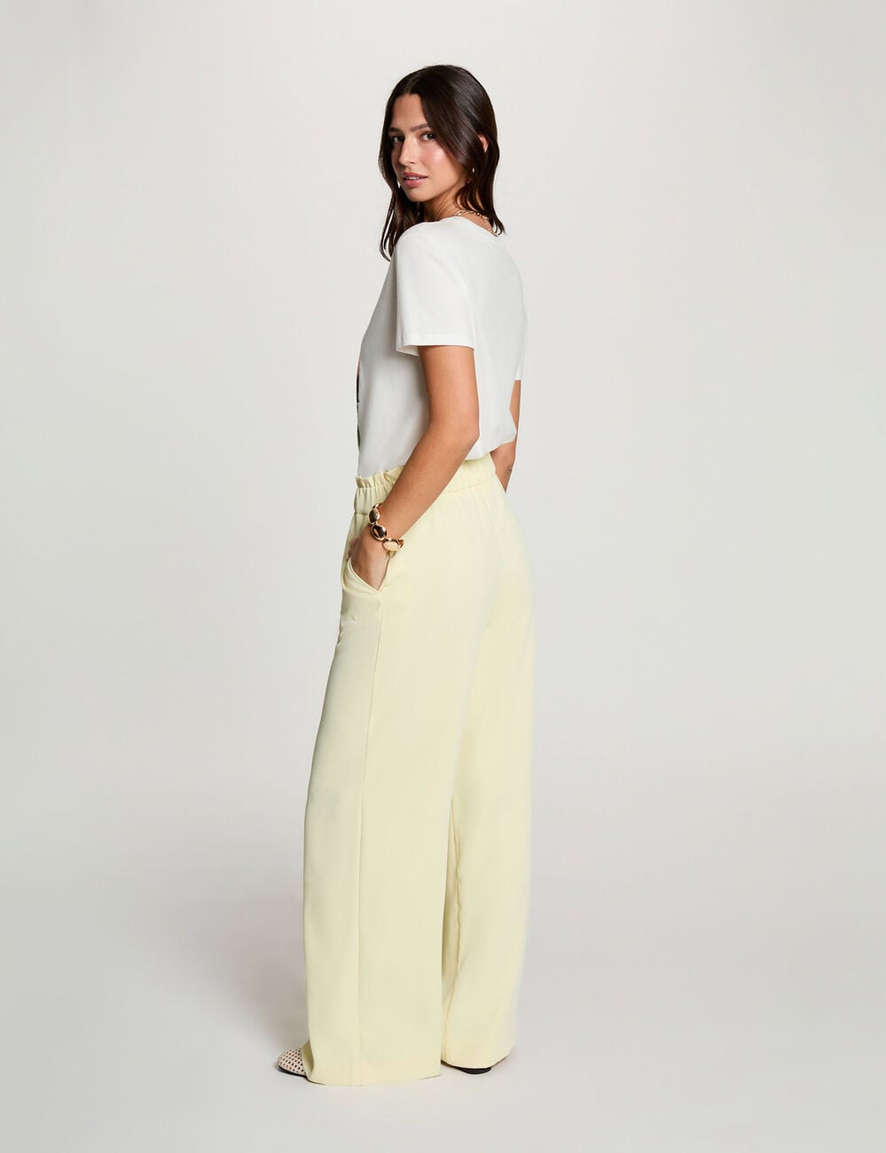 Pantal&oacute;n pernera ancha amarillo pastel mujer