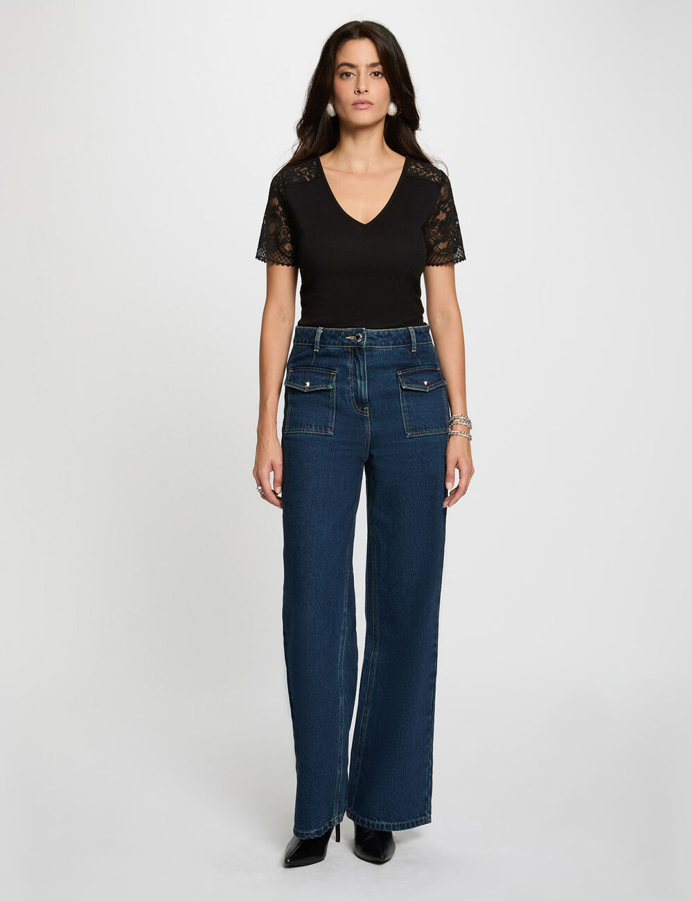Camiseta de encaje con cuello en V negro mujer