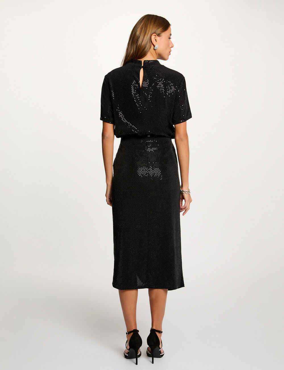 Camiseta de lentejuelas cuello alto negro mujer