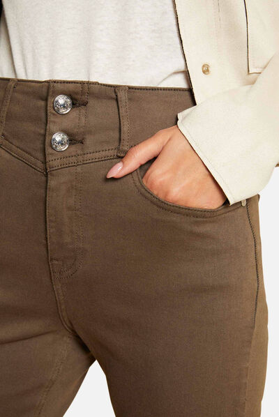 Pantalón recto talle alto estilo corto  mujer
