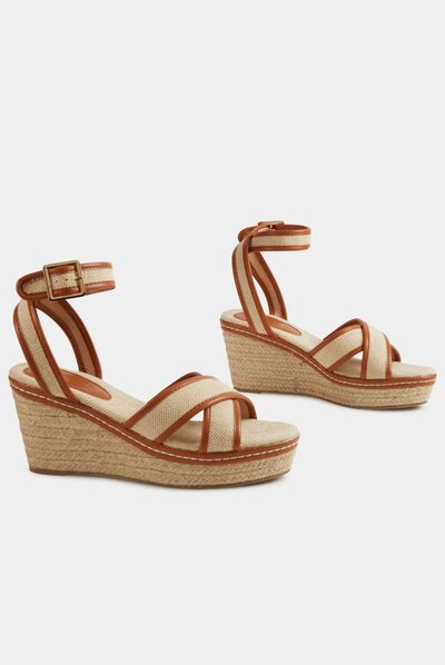 Sandalias plataformas efecto trenzado beige mujer