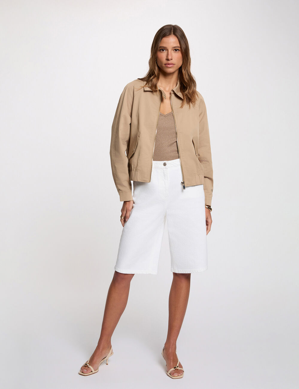 Chaqueta corta cuello abierto beige mujer