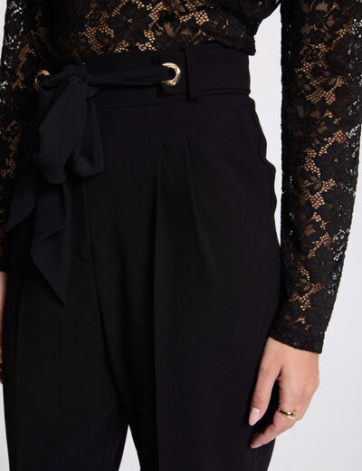 Pantalón estrecho en pernera negro mujer