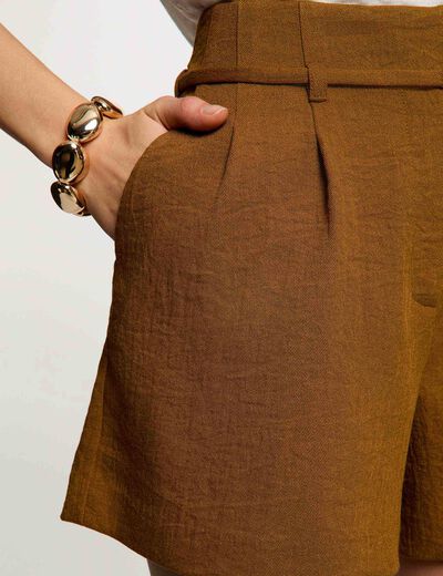 Pantal&oacute;n corto de tiro alto c&aacute;mel mujer
