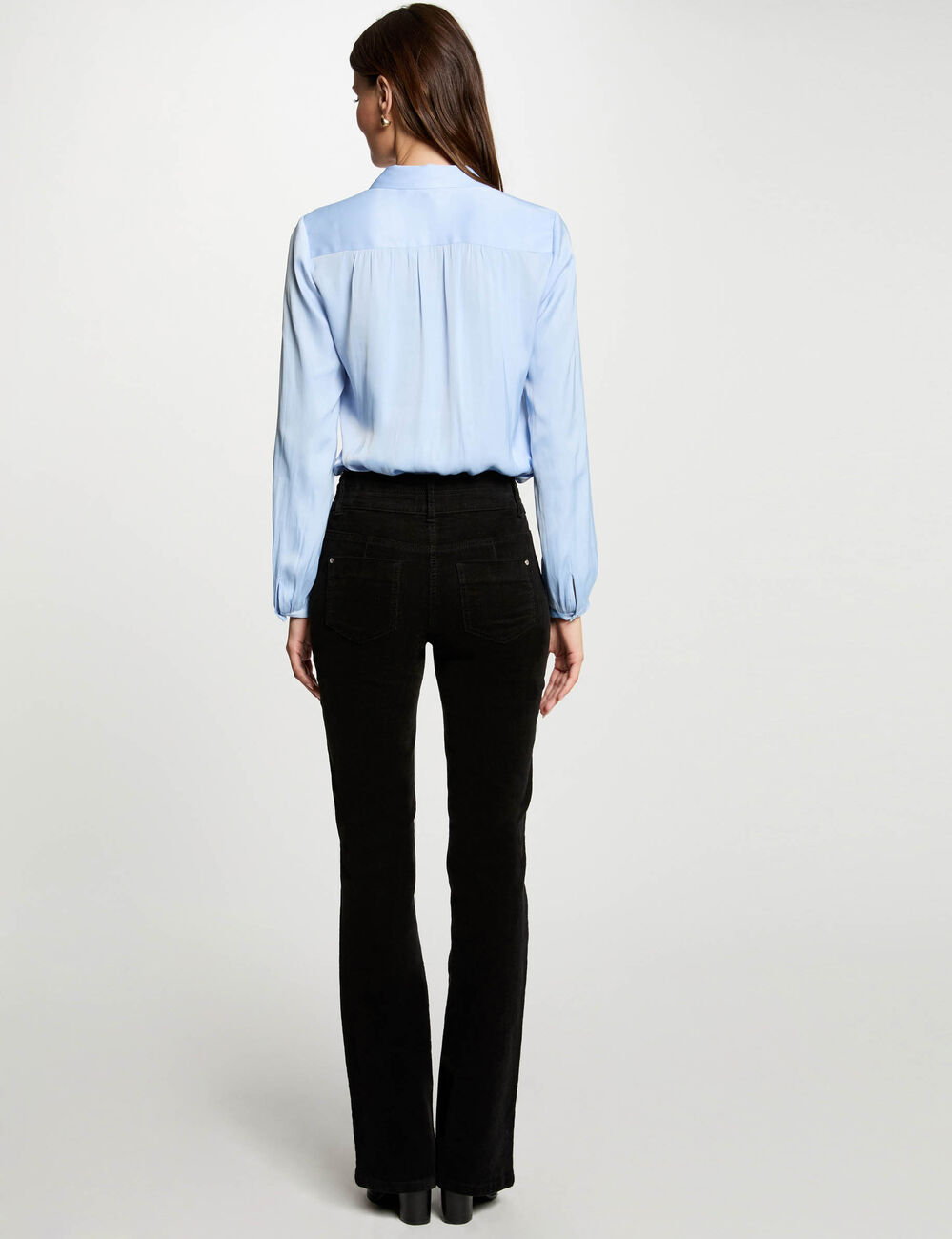 Pantal&oacute;n ajustado terciopelo negro mujer