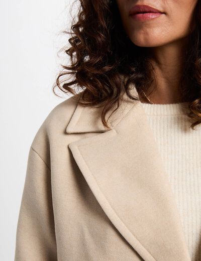 Abrigo corto de boucl&eacute; beige mujer