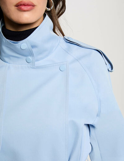 Gabardina corta holgada azul cielo mujer