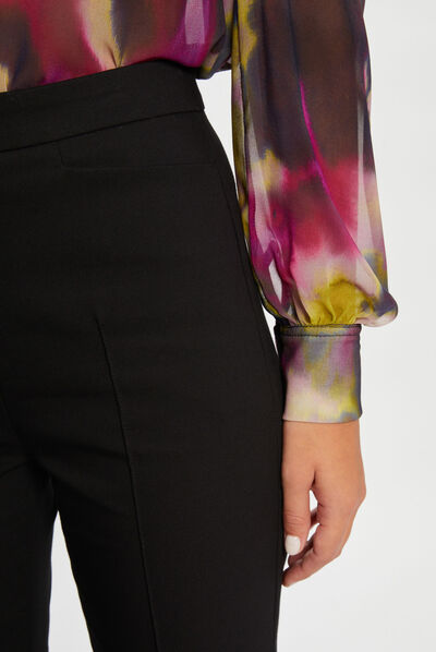 Pantalón city flare con pinzas negro mujer