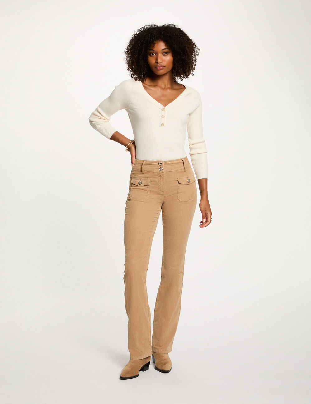 Pantal&oacute;n ajustado terciopelo arena mujer