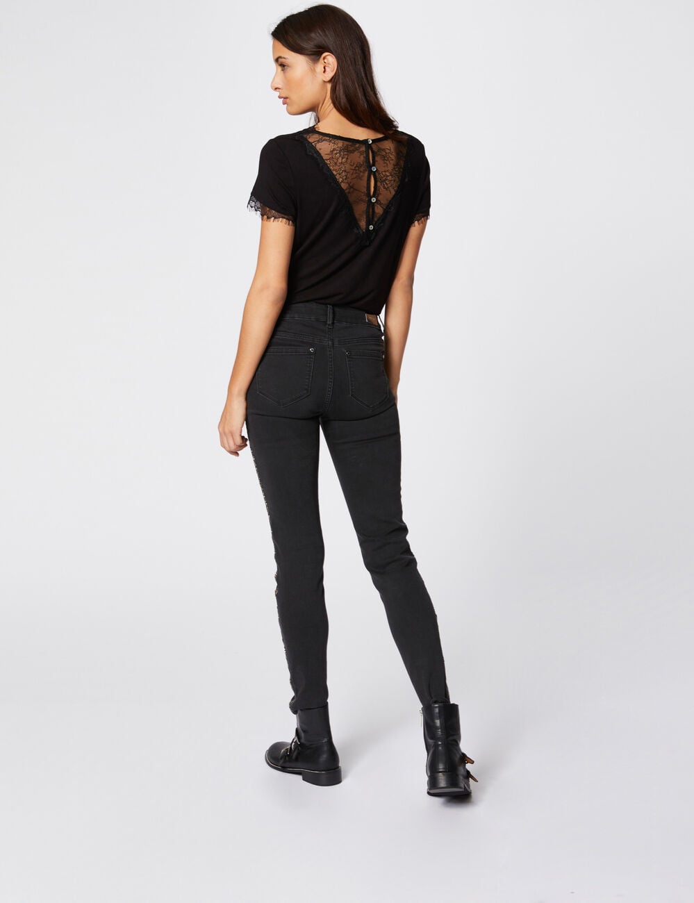 Camiseta con encaje y botones en espalda negro mujer