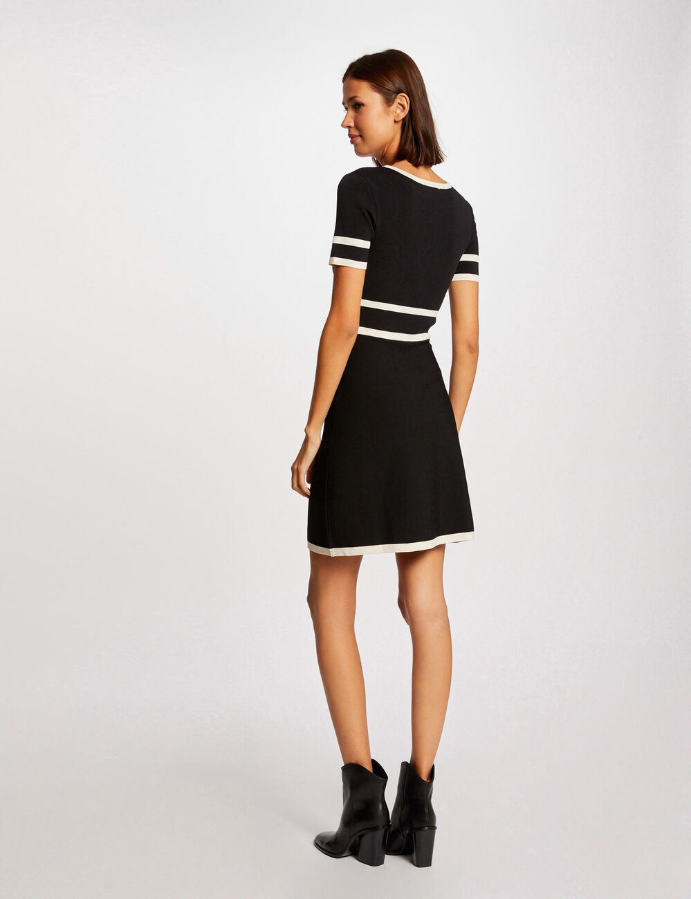 Vestido de punto recto con manga corta negro mujer