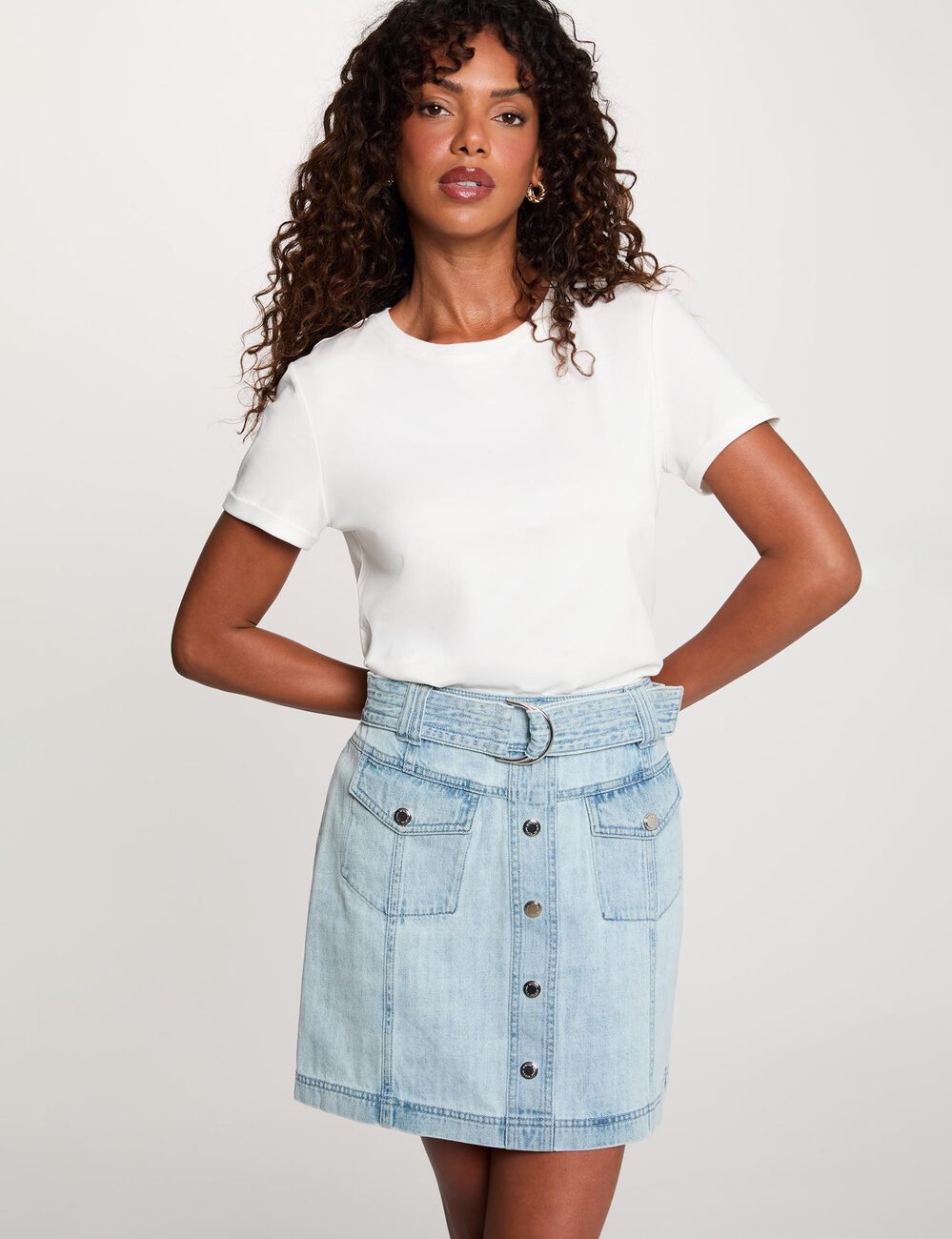 Falda vaquero corta denim descolorido mujer