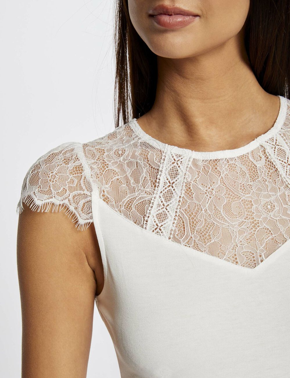 Camiseta manga corta con encaje marfil mujer
