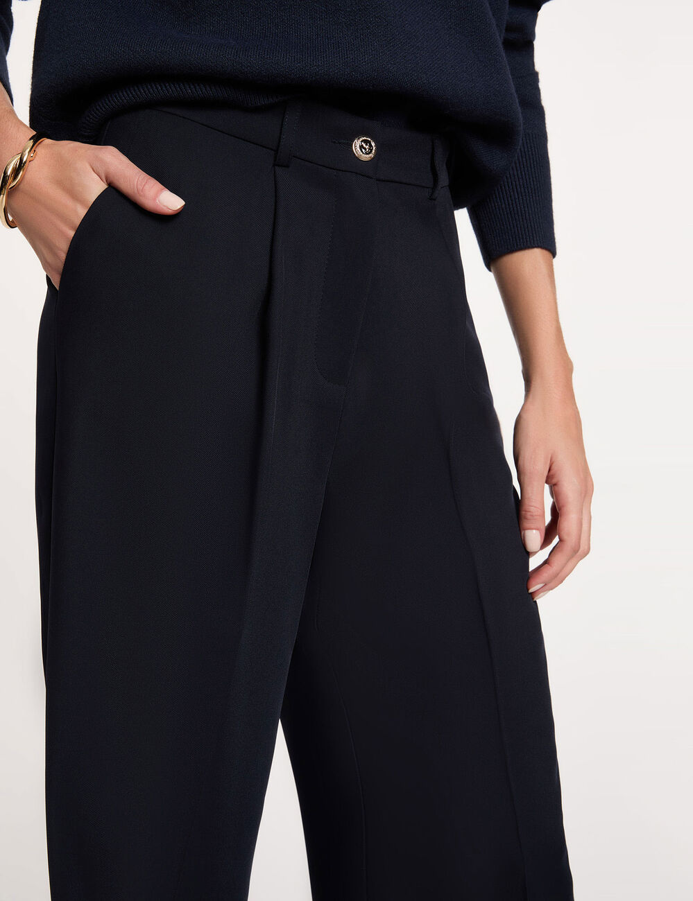 Pantal&oacute;n slim de tiro alto azul marino mujer