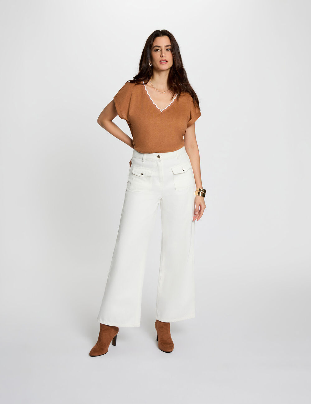 Camiseta cuello v manga corta c&aacute;mel mujer