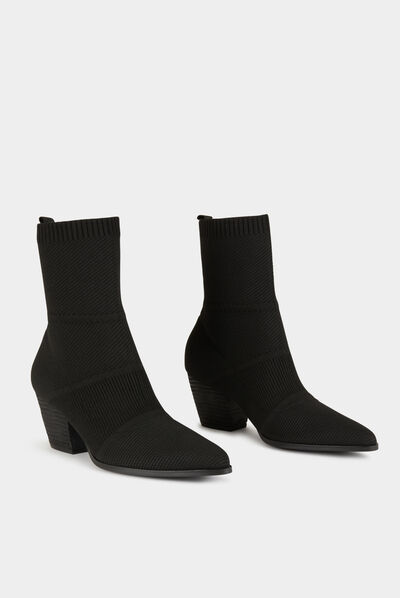 Botines acanalados de tacones apilados negro mujer