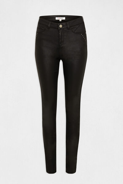 Pantalón slim efecto mojado y tachuelas negro mujer