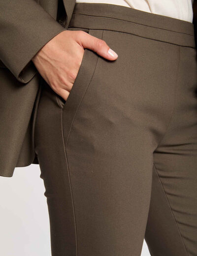 Pantalón cigarette estilo corto verde caqui mujer