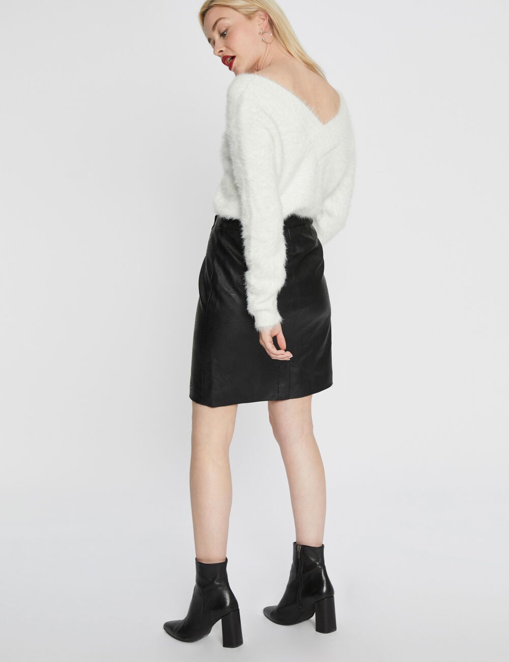 Jersey de pelo con doble escote en V marfil mujer