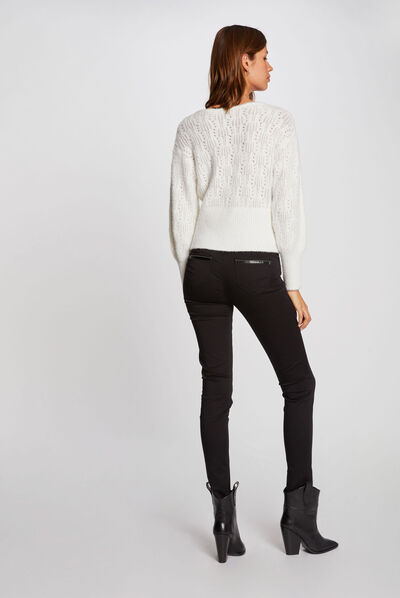 Pantalón slim talle estándar negro mujer
