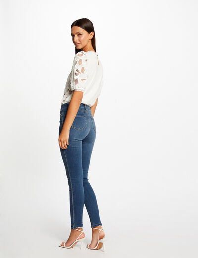 Camiseta manga corta detalles bordados crudo mujer