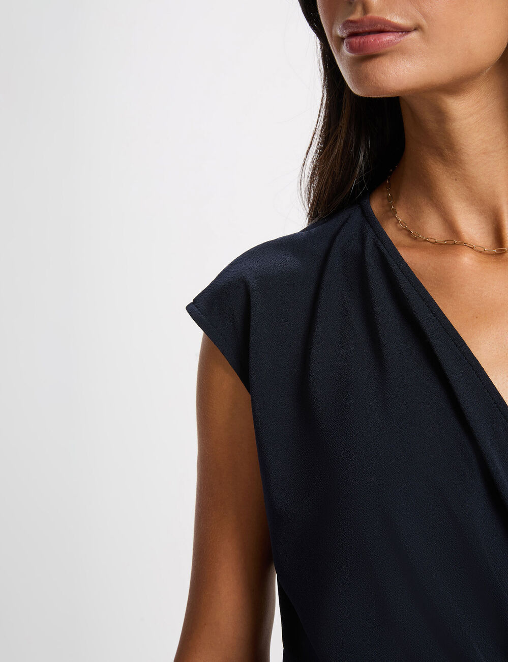 Top sin mangas cuello v azul marino mujer