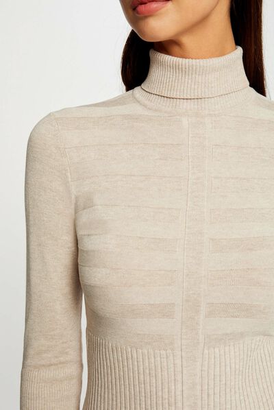 Vestido ajustado con cuello de tortuga beige mujer