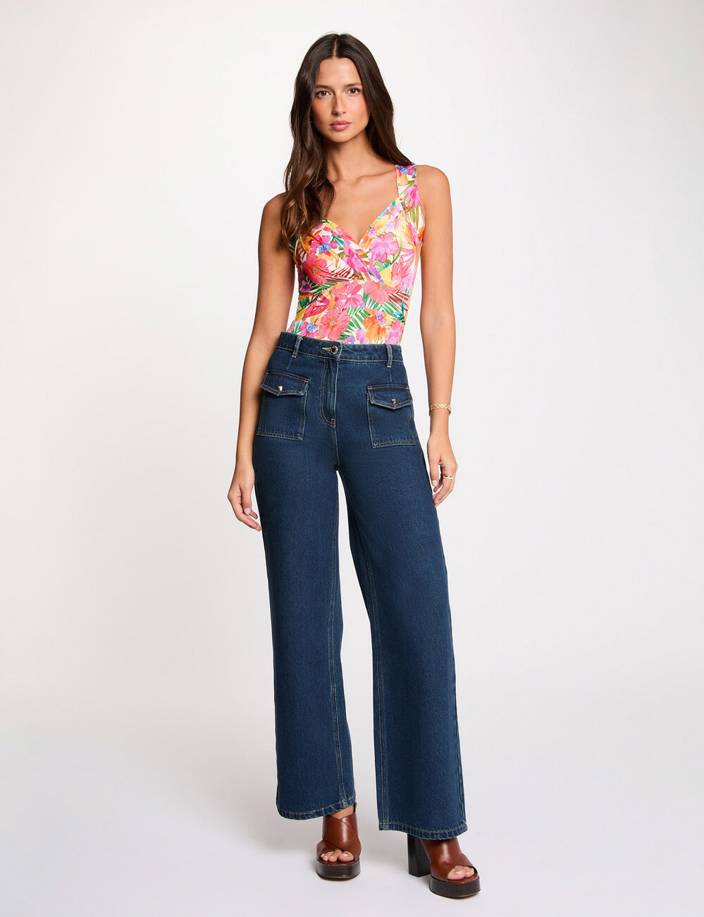 Camiseta ajustada cuello coraz&oacute;n multicolor mujer