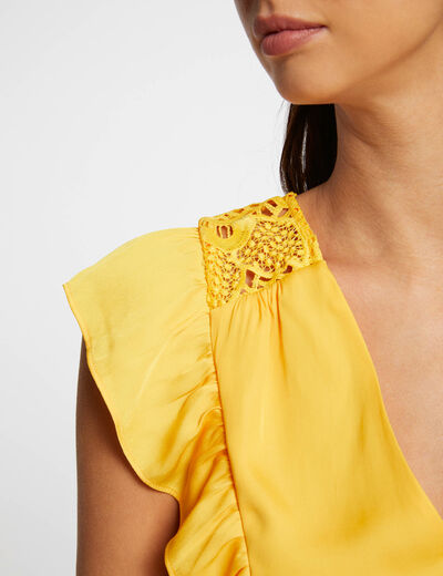 Blusa manga corta volantes ocre mujer