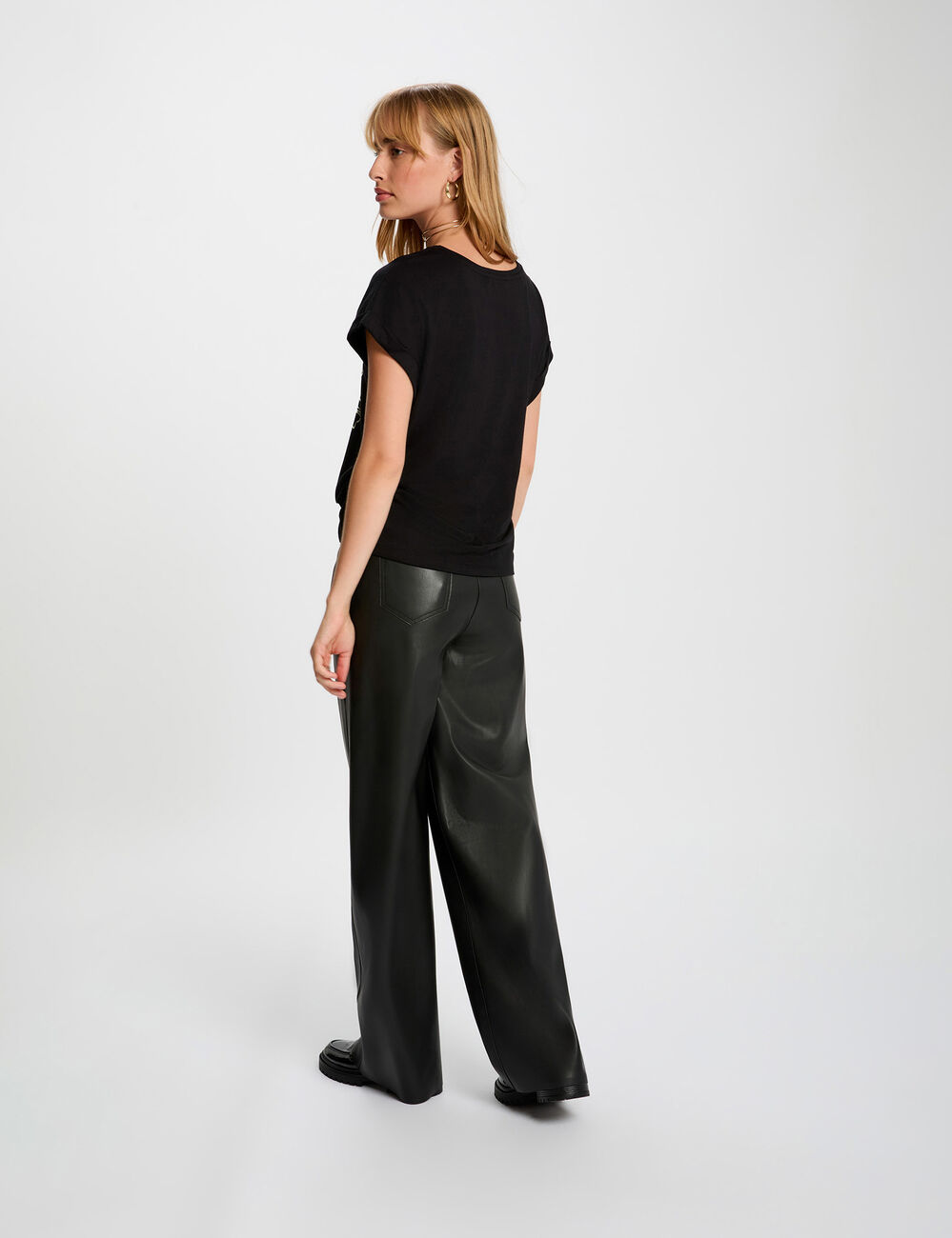 Camiseta recta con cuello redondo negro mujer