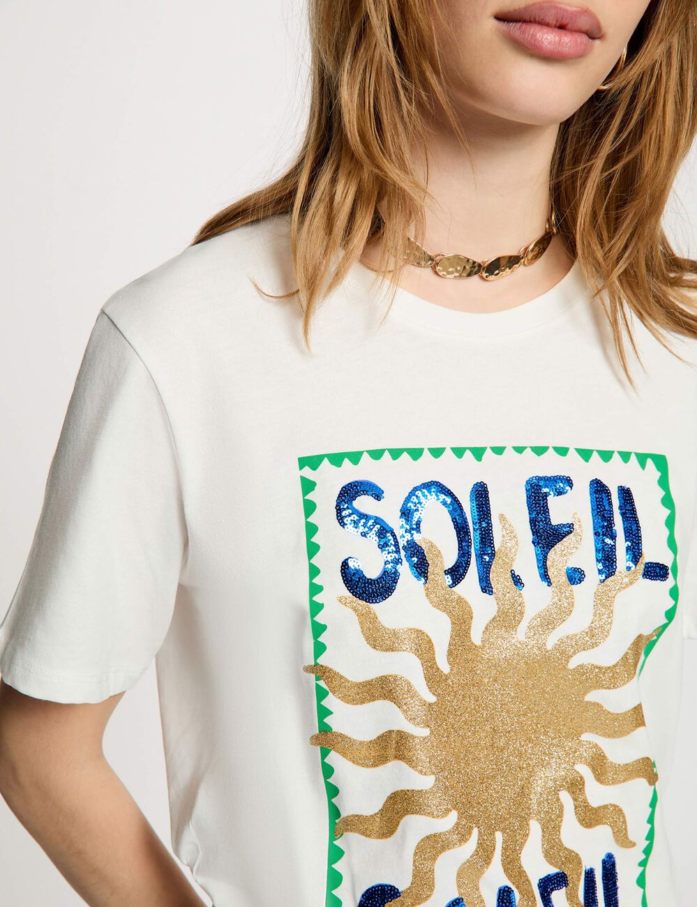 Camiseta cuello redondo con dise&ntilde;o blanco mujer