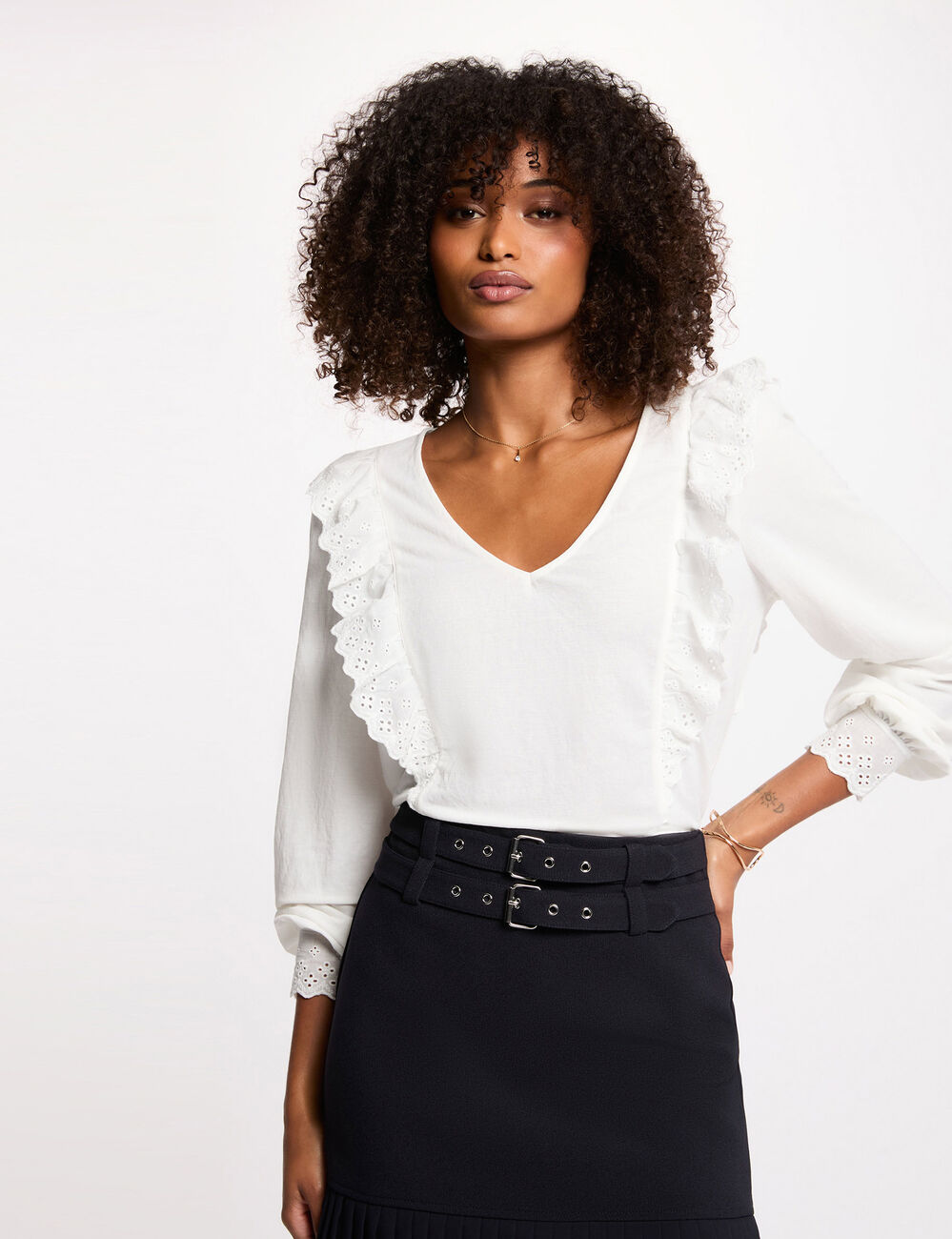 Camiseta bordada cuello en v blanco mujer