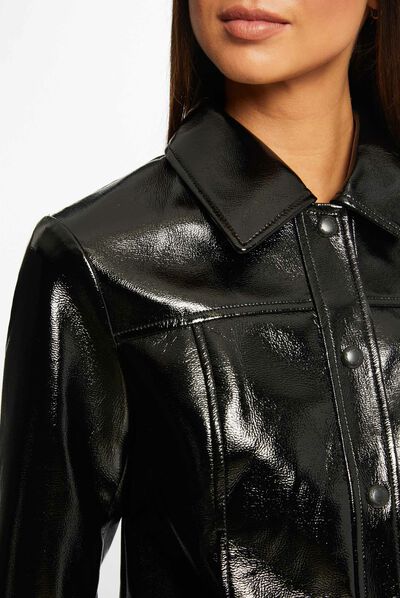 Chaqueta recta abotonada cuero sintético negro mujer