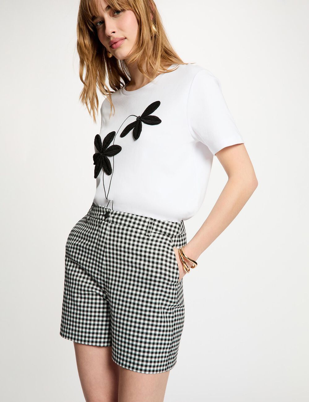 Pantal&oacute;n corto de tiro alto negro mujer