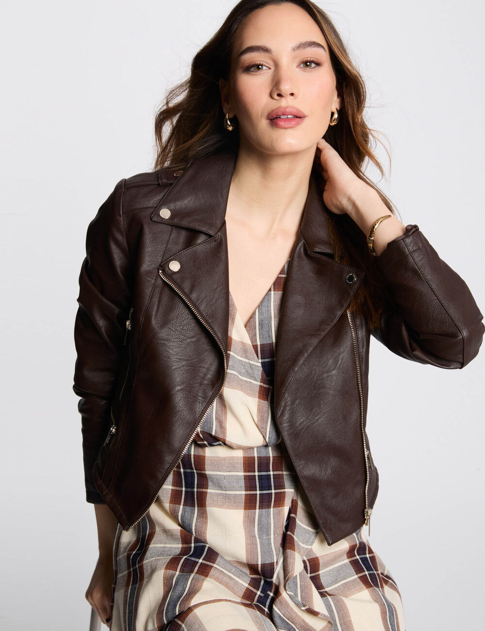 Chaqueta recta con cuello con muescas marr&oacute;n oscuro mujer