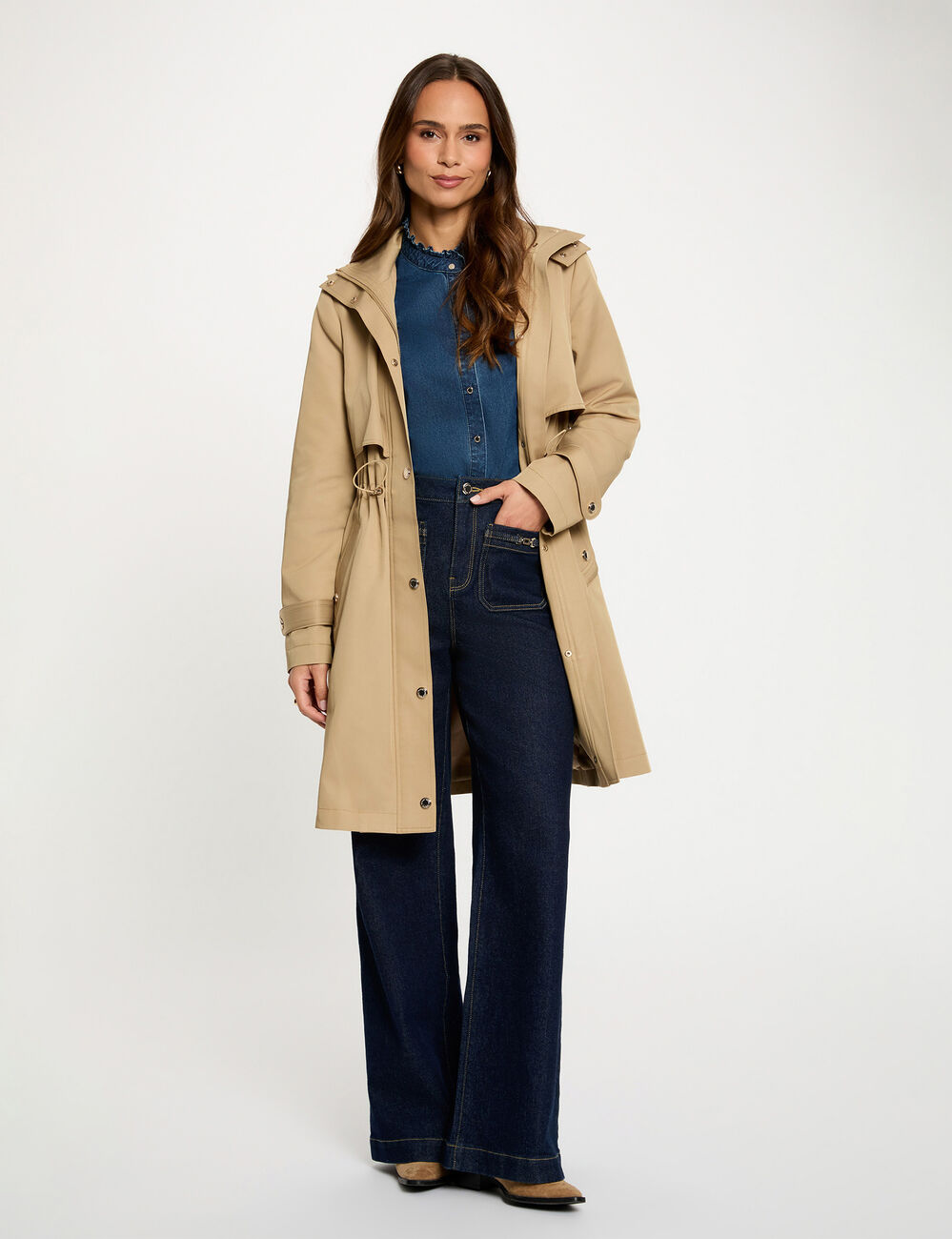 Parka larga con cuello alto beige mujer