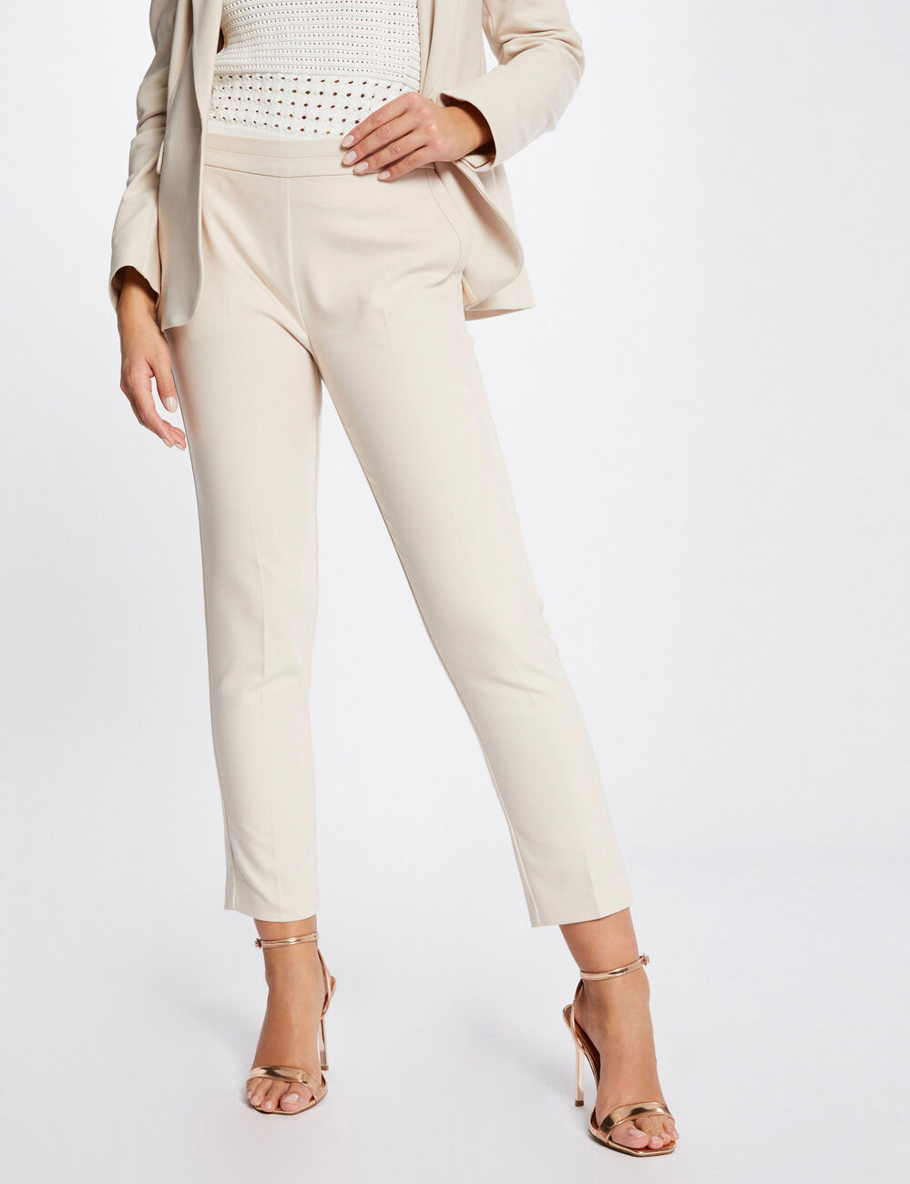 Pantalón cigarette estilo corto marfil mujer