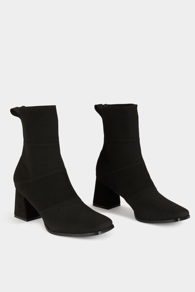 Botines acanalados de tacones cuadrados negro mujer