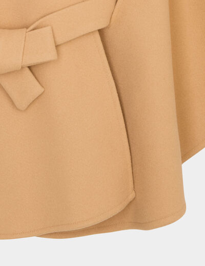 Capa con cintur&oacute;n beige mujer