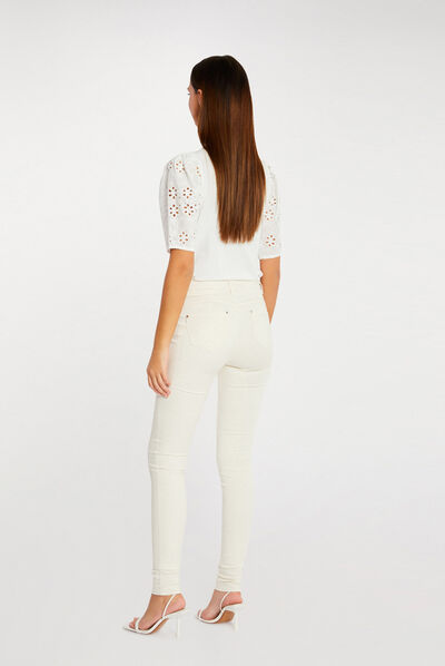 Pantalón slim efecto elástico marfil mujer