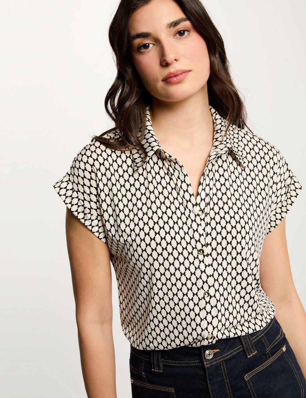 Camisa satinada con cuello vuelto marfil mujer