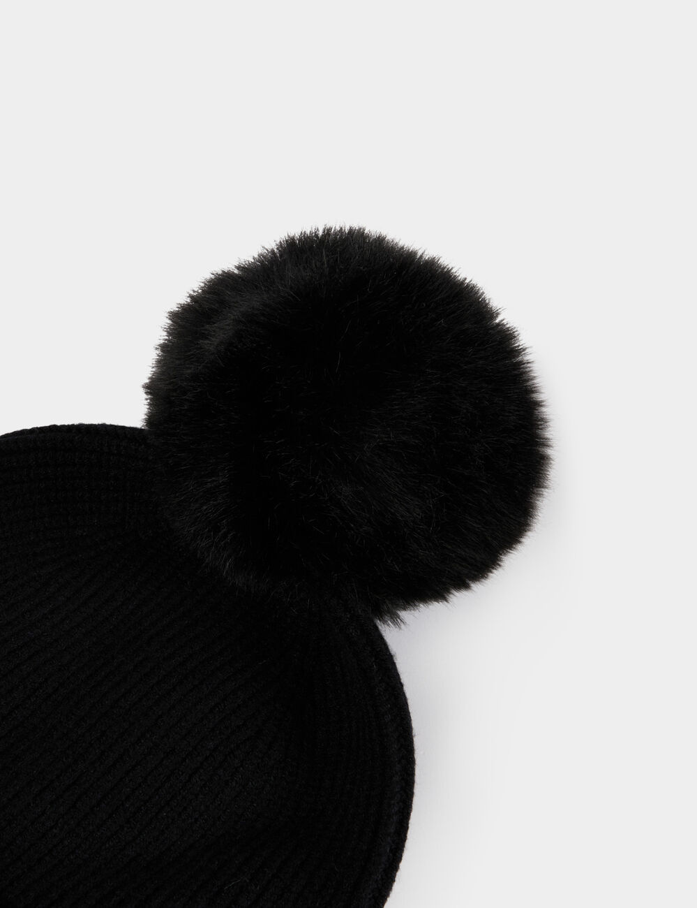 Gorro con pompon negro mujer